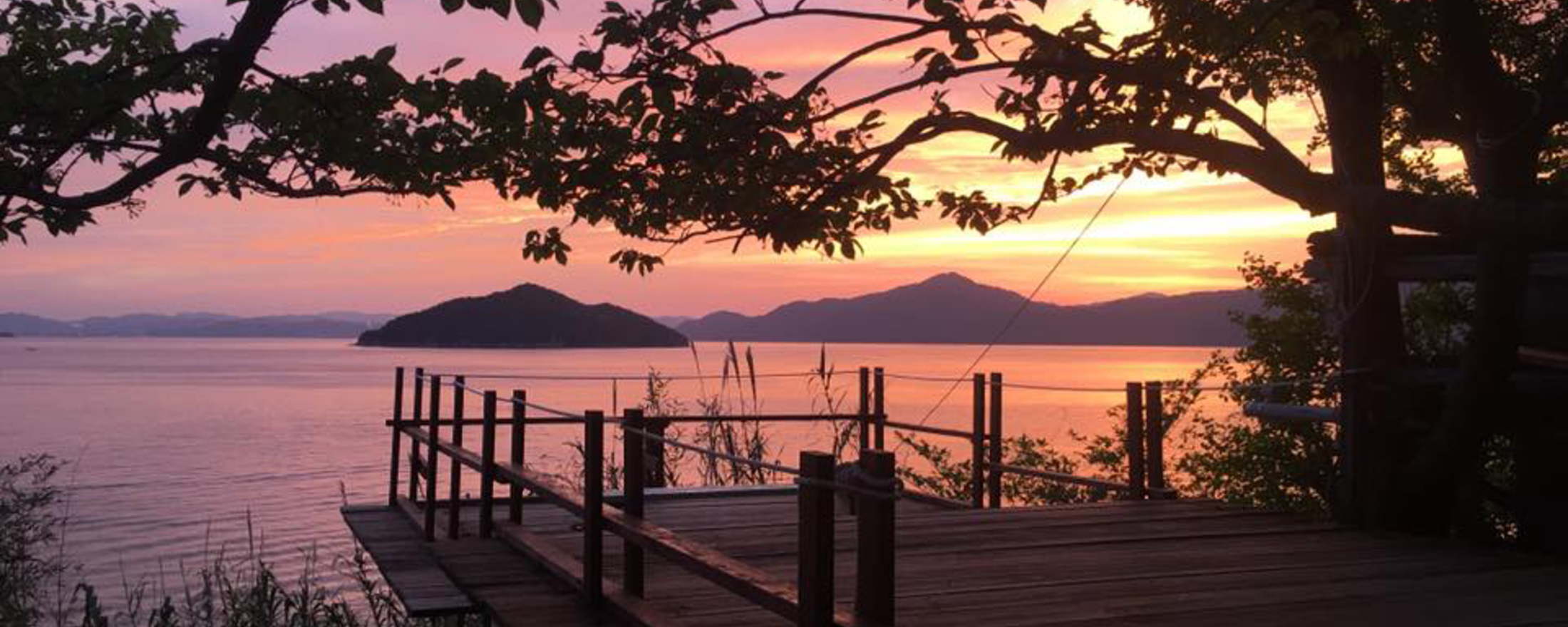 江田島市沖美町の美しい夕日、テラス席