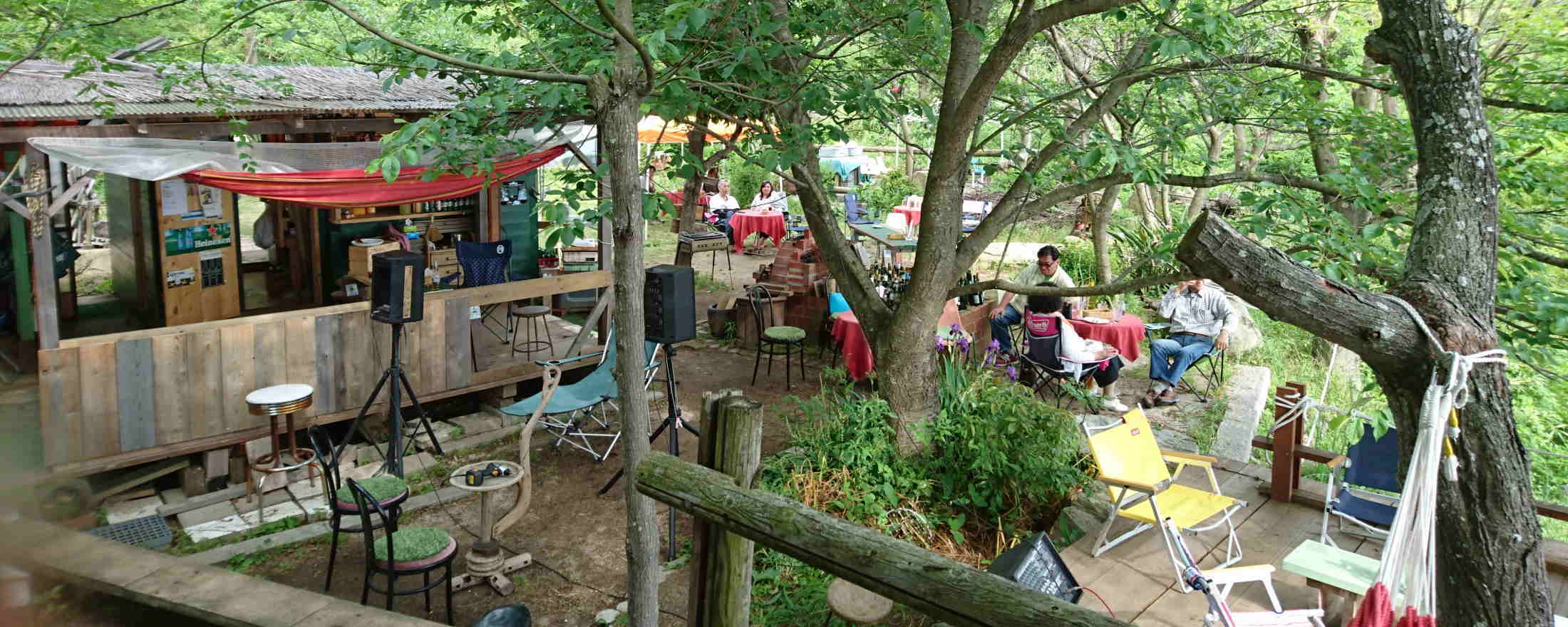 ガーデンスタイルの店内