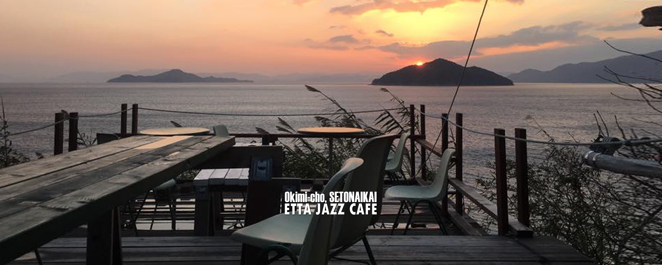 美しい夕日を眺める。美味しいイタリアンなど多国籍料理を味わう。