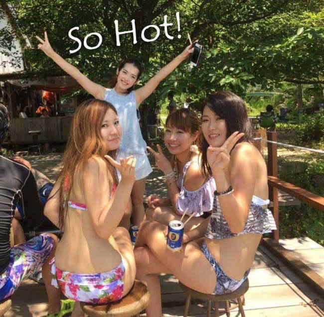 セクシーなビキニギャルもビーチから来店